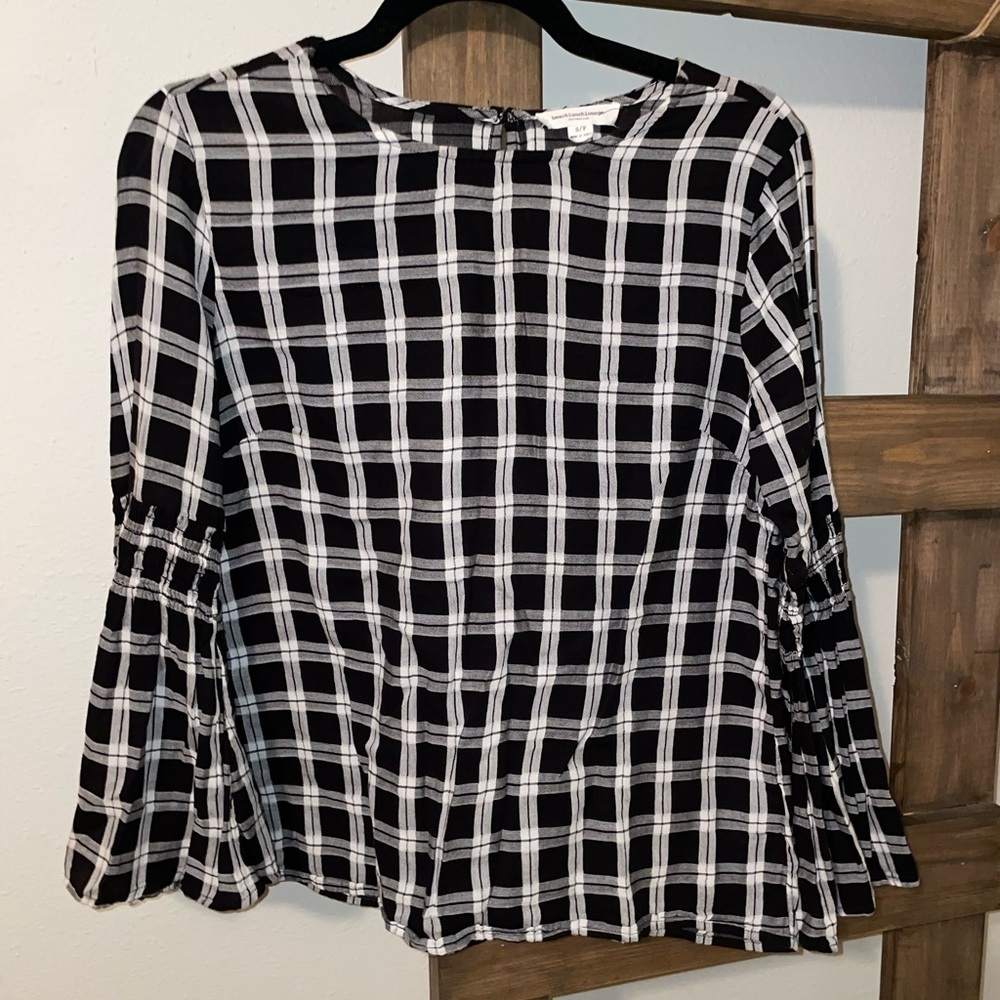 Black and white plaid longsleeve shirt size small